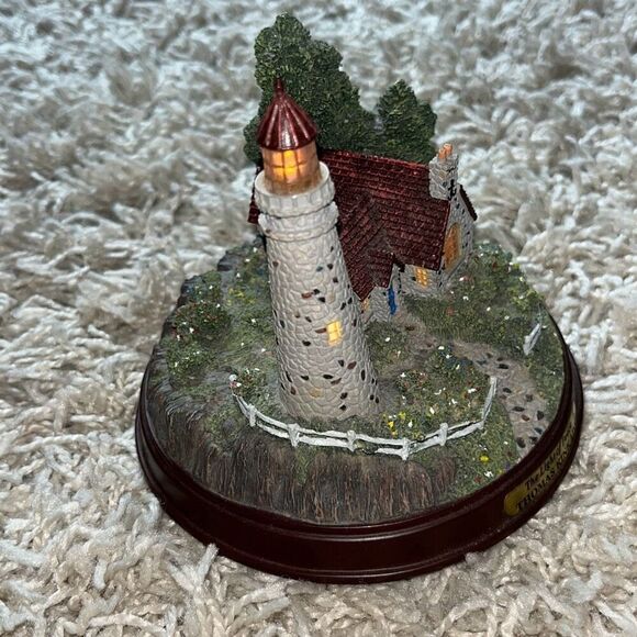 Vintage Thomas Kinkade "The Light of Peace" Lighthouse Figurine (Lights Up) - Picture 4 of 13